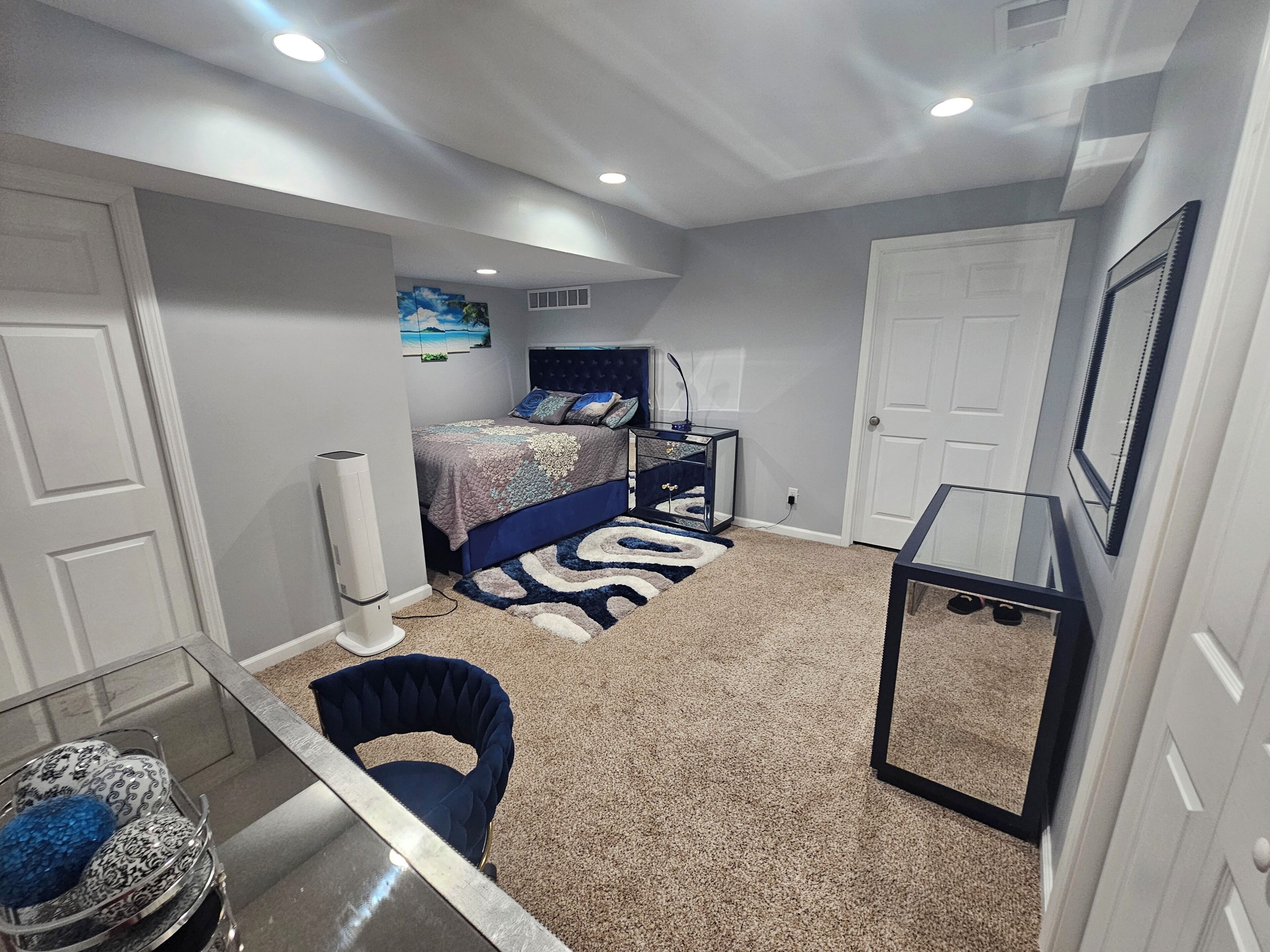 5 habitaciones, tabla de planchar con plancha, wifi y ropa de cama 