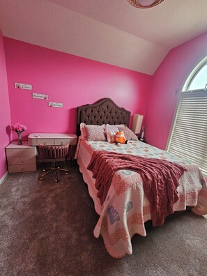 5 habitaciones, tabla de planchar con plancha, wifi y ropa de cama