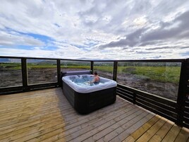 Bústaður - 2 svefnherbergi - verönd | Heitur pottur utandyra