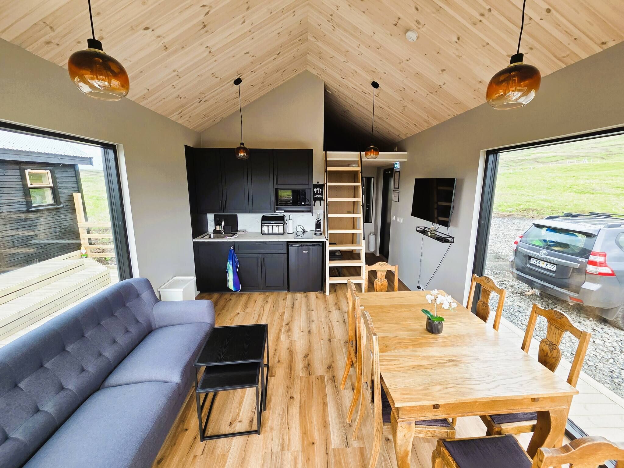 Cabin, 2 Bedrooms, Patio | Dining room