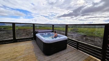 Cabin, 2 Bedrooms, Patio | Outdoor spa tub