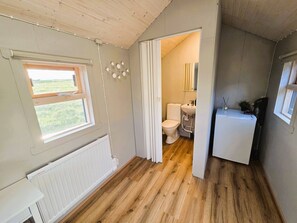 Cabaña, 2 habitaciones, patio | Baño