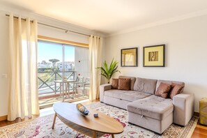 TV - #353 T2 Apartment Central Albufeira|Pool & Terrace (Albufeira)