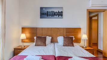2 chambres, fer et planche à repasser, Wi-Fi gratuit, draps fournis