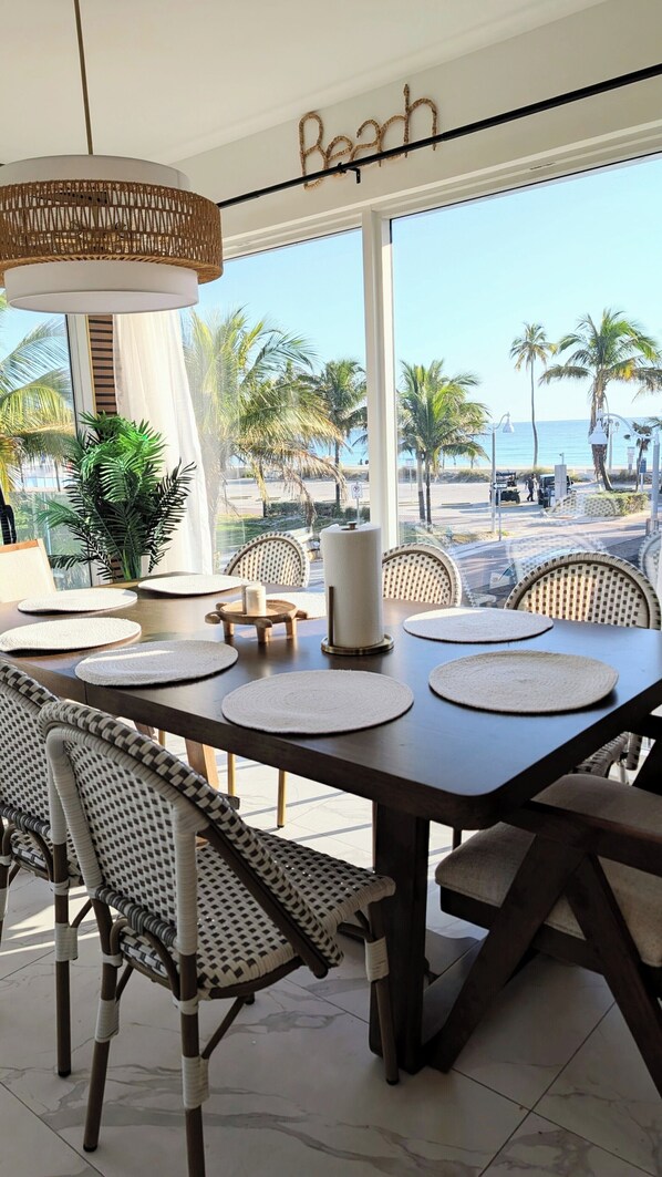 Dining - SPACIOUS 5-bedroom BEACH HOUSE with PRIVATE POOL (Hollywood)