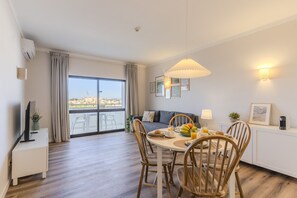 Dining - #319 Cozy 1 Bedroom Apartment | Pool & Relaxation (Albufeira)