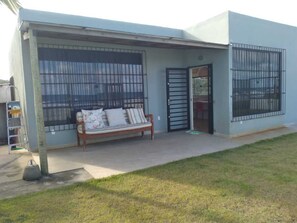 Terrace/patio - Beachfront house in Ilhéus/BA, perfect for relaxing in comfort and privacy. (Aritaguá)