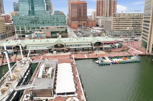 Spacious Downtown 2BR | Near Harbor & Stadiums