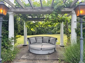 Property grounds - The Pool House.
Set in idyllic country gardens with swimming pool. (Bedford)