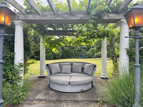 The Pool House.
Set in idyllic country gardens with swimming pool.