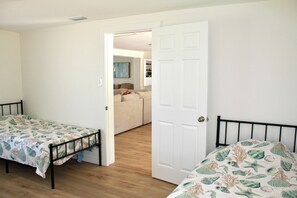 3 bedrooms, free WiFi, bed sheets, wheelchair access - Cozy Steinhatchee Getaway, Beachy + River Close (Steinhatchee)