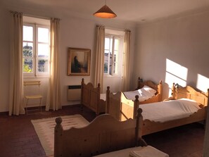 Room - Vrbo Property (mouans sartoux)
