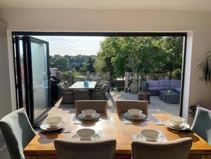 Dining - Spacious Family Coastal Escape – Near Gower Beaches, New for 2026 (Sketty)