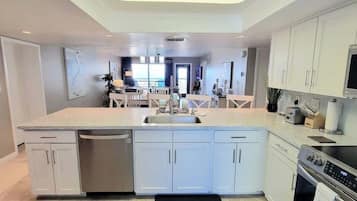 Apartment, Multiple Beds, Balcony, Ocean View (Saida Tower III #601) | Private kitchen