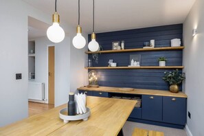 Dining - Stunning 2 bed flat with parking and garden (Crieff)