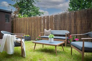 Terrace/patio - Stunning 2 bed flat with parking and garden (Crieff)