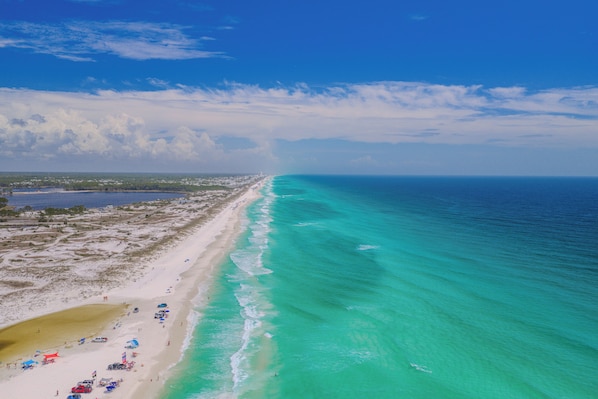 On the beach, sun loungers, beach towels - The Hotz Spot to Stay in the Iconic Grayton Beach Florida (Santa Rosa Beach)