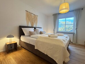1 bedroom, iron/ironing board, free WiFi, bed sheets - MurgLodge Gaggenau - central and directly on the Murg, ideal with family or dog (Gaggenau)