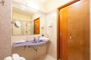 Superior Double Room, Park View | Bathroom