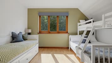 Iron/ironing board, travel cot, WiFi, bed sheets