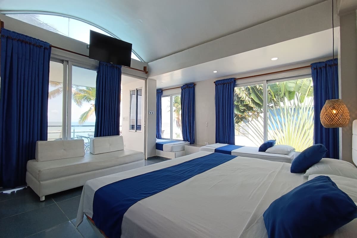 Fyrbäddsrum - utsikt mot stranden