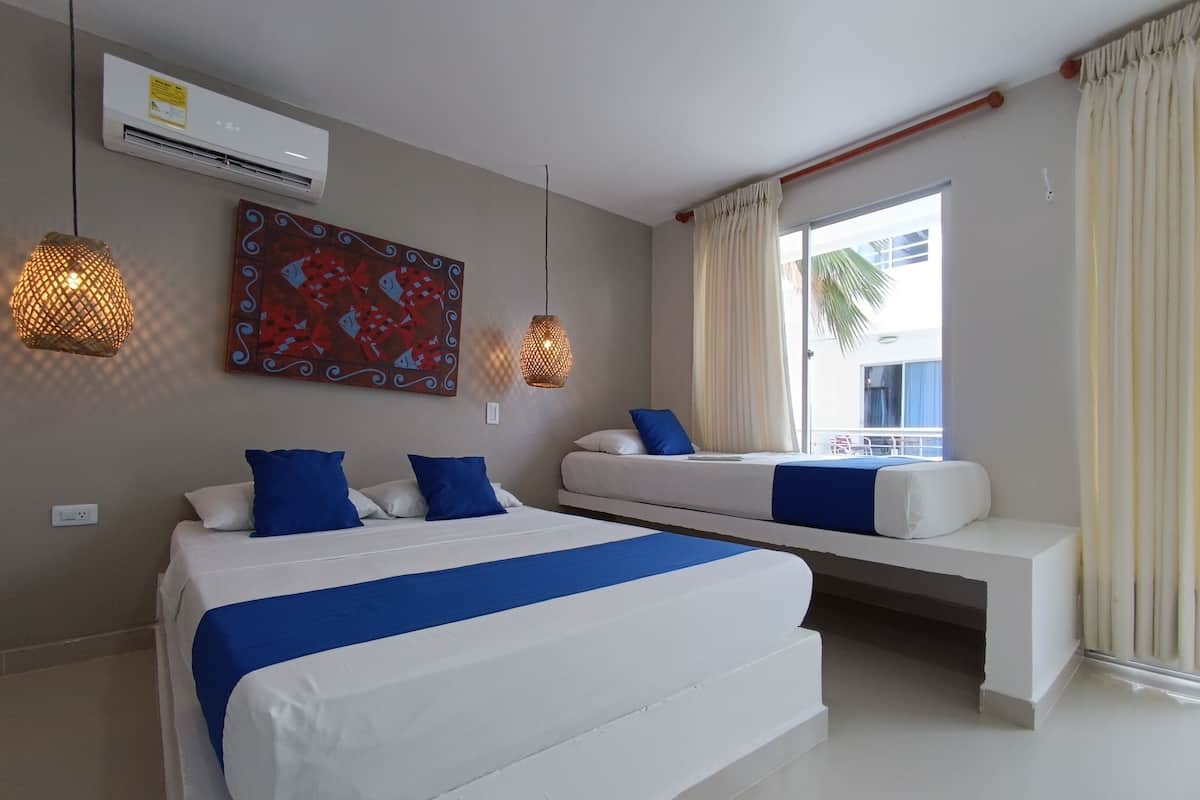 Triple Room | WiFi (free), bed sheets