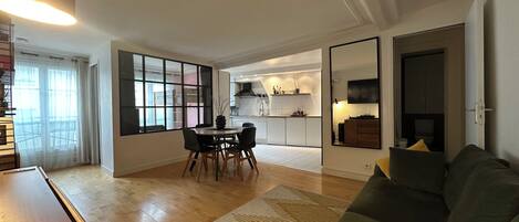 Classic-Apartment, Blick auf den Innenhof | Wohnbereich