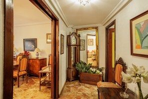 Interior - 'Plaza Nueva' Apartment with Balcony, Wi-Fi and Air Conditioning (Sevilla)