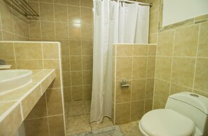 Standard-Apartment, 2 Schlafzimmer, Bergblick | Badezimmer