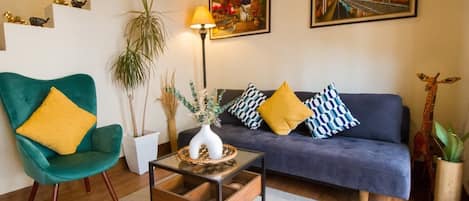 Standard Apartment, 2 Bedrooms, Mountain View | Living area