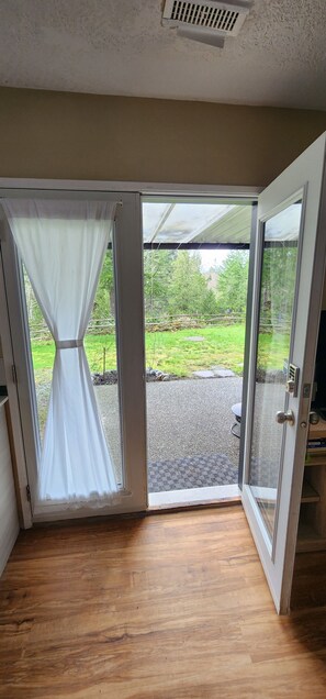 Interior - Garden level basement suite close to Shawnigan Lake B.C. (Cobble Hill)