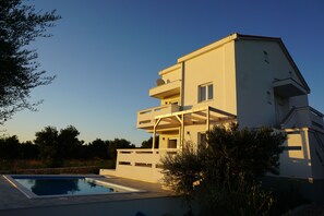 Exterior - Vacation home by the sea on the island of Pag (Jakišnica)