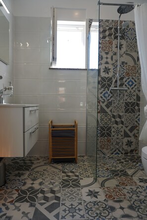 Shower, hair dryer, towels, soap - Vacation home by the sea on the island of Pag (Jakišnica)