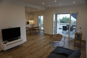 TV - Vacation home by the sea on the island of Pag (Jakišnica)