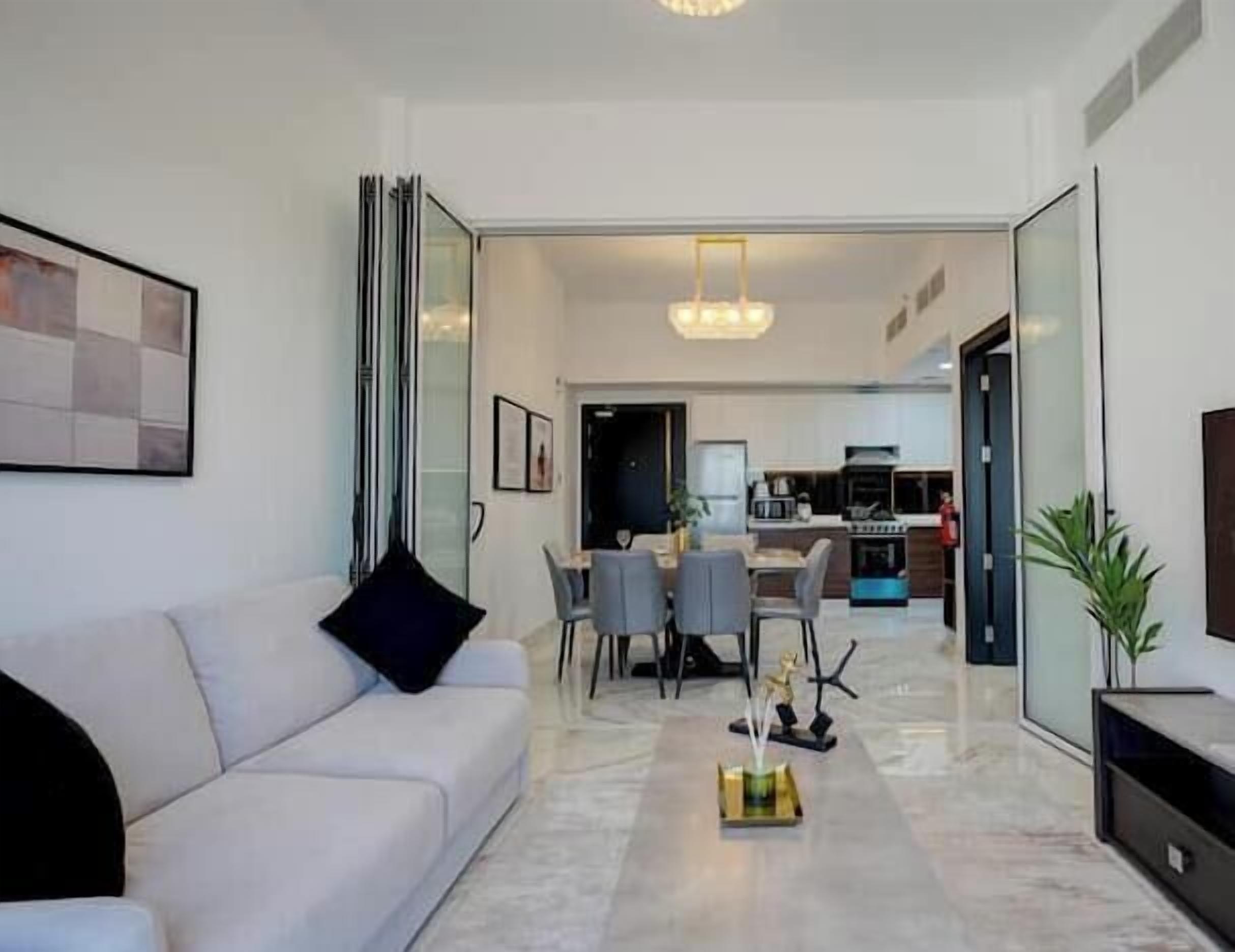 Appartement luxueux, balcon, vue sur la ville | Aire de séjour