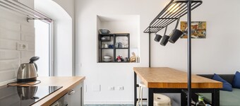 Comfortable studio of 40 sqm located on the ground floor, can accommodate up to 3 people. The property is located a few steps from the Park of Villa Mimbelli, the charming Terrazza Mascagni and the promenade of Viale Italia. The property is situated in a