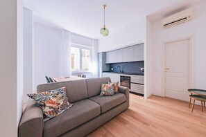 Living area - PREMIUM SUITE - PARK SEMPIONE - FULL KITCHEN - 4+ GUESTS - LONG STAY (Milano)