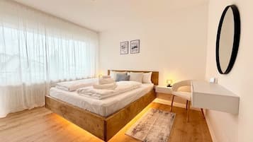Iron/ironing board, WiFi, bed sheets