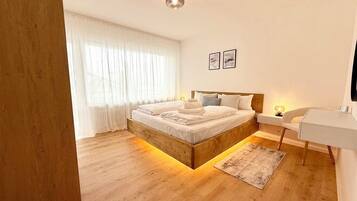 2 bedrooms, iron/ironing board, WiFi, bed sheets