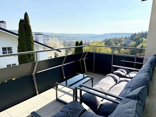 3BR | Parken, WLAN, Homeoffice, Balkon, Aussicht, Vollausge. Küche