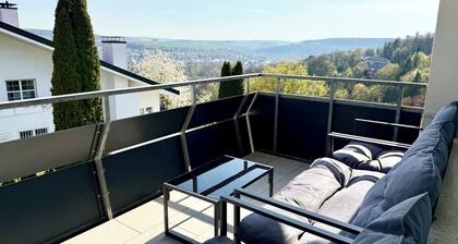 3BR | Parken, WLAN, Homeoffice, Balkon, Aussicht, Vollausge. Küche