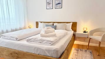 Iron/ironing board, WiFi, bed sheets