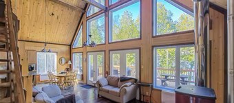 Grand chalet spacieux au bord d'un Lac nagivable
