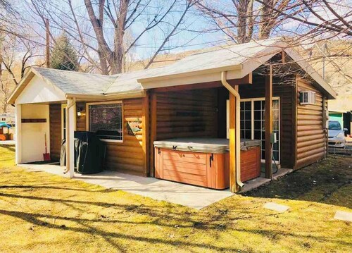Serene 2-bedroom cabin on The Provo River