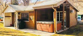 Serene 2-bedroom cabin on The Provo River