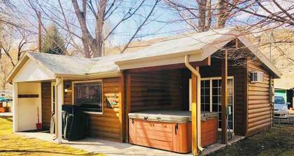 Serene 2-bedroom cabin on The Provo River