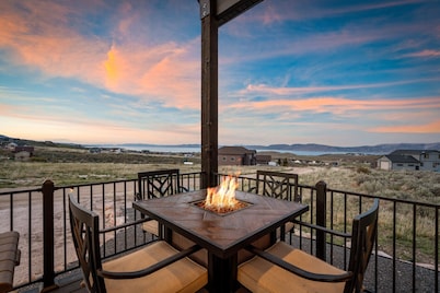 Serenity Lakehouse | Sleeps 35, 2 Homes, Ideal Beach, Game Room, Hot Tub +