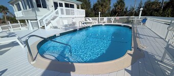 Your private beach retreat awaits! Heated pool, free ferry & parking!
