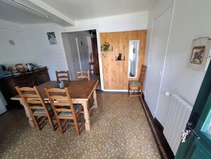 Dining - House between land and sea in the quiet village of Quelmer (saint Malo)