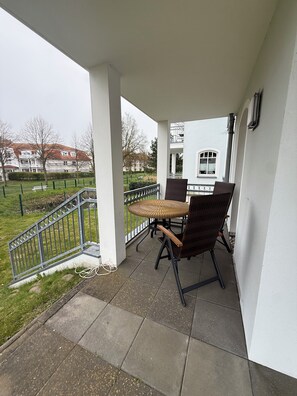 Outdoor dining - ***STRANDPALAIS*** Apartment "Steuerbord" only 150 m from the beach (Kühlungsborn)